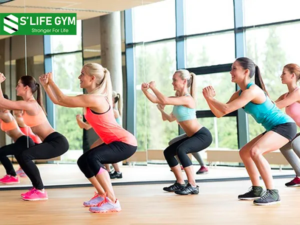 Lợi ích của Squat sẽ giúp bạn giảm cân, giảm mỡ thừa ở vùng bụng, bắp chân, mông