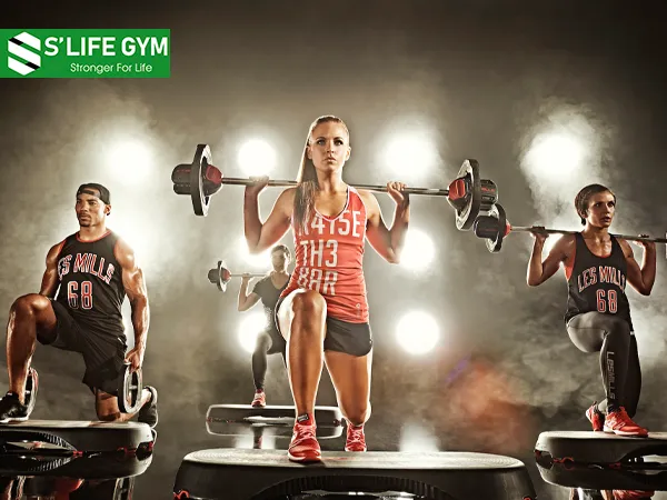 Khi tập Body Pump bạn cần tập theo sự hướng dẫn của huấn luyện viên