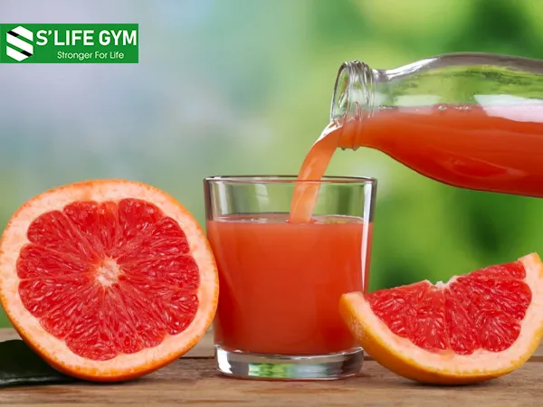Nước ép bưởi cung cấp khoảng 600% nhu cầu vitamin C hằng ngày cho cơ thể