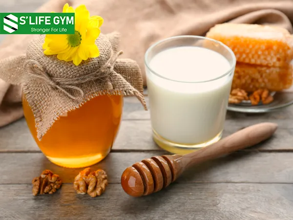 Thử tăng cân bằng tăng cân bằng mật ong và sữa chua nên dùng vào buổi sáng