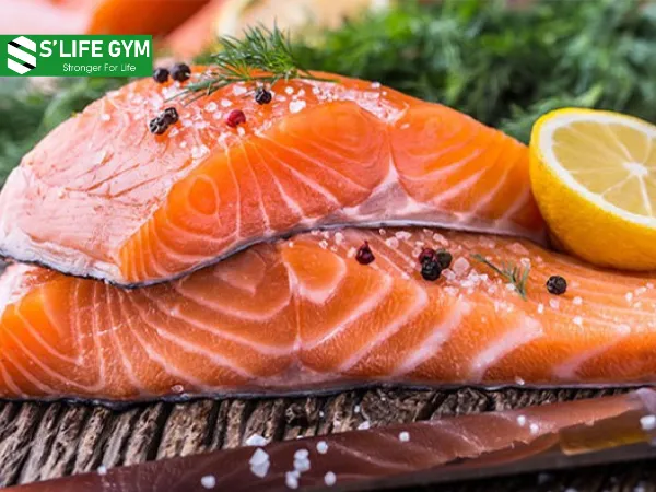 Cá hồi cung cấp Protein và Omega-3 rất tốt cho gymer